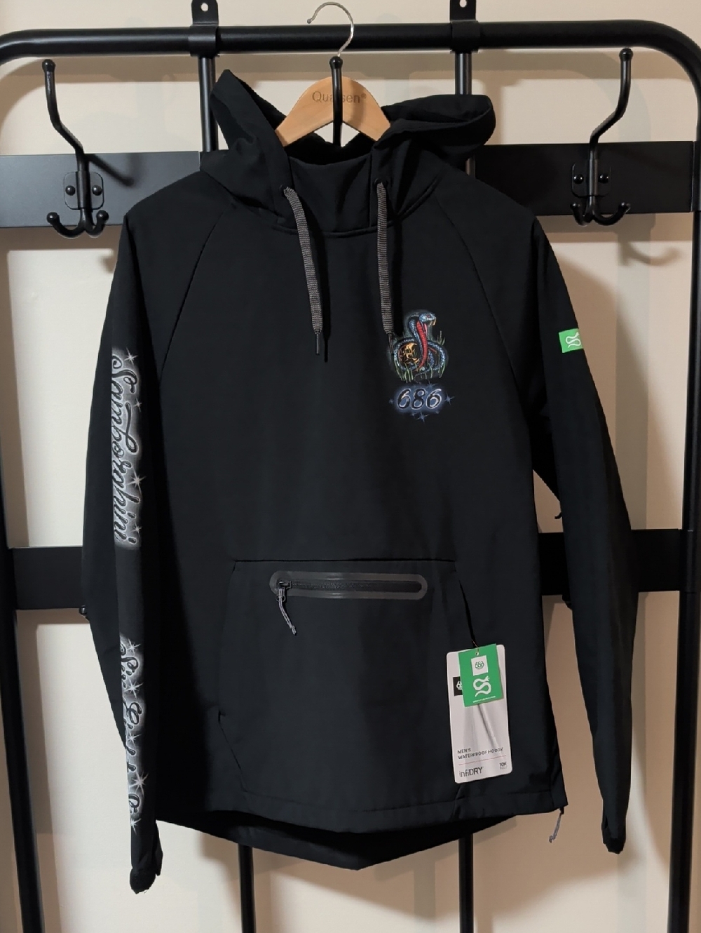 686 Black Men’s Ski Snowboard Hoodie Jacket with Subtle Graphics